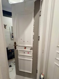 Cửa Composite bị bong tróc bề mặt